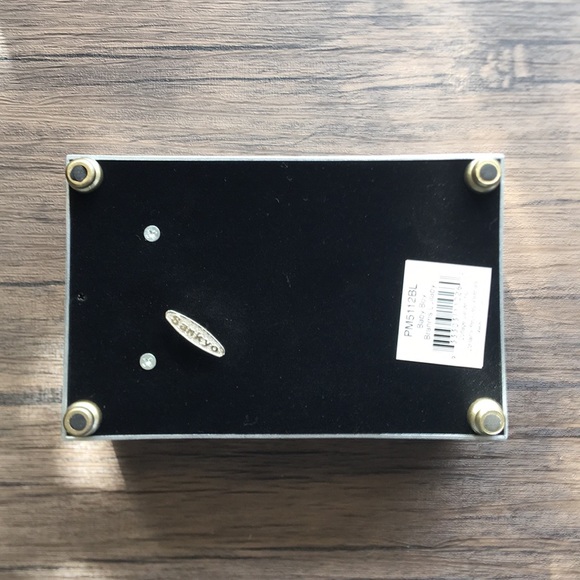 NEW Jewelry / Music Box in a silvery blue - Picture 5 of 7